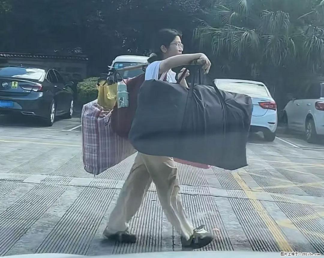 全网追的“扁担女孩”,找了一份暑假工,时薪12元 - 池州生活资讯 - 池州28生活网 chizhou.28life.com